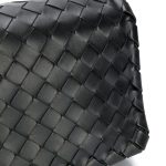 Bottega_Veneta-Intrecciato_shoulder_bag-2201044114-4.jpg